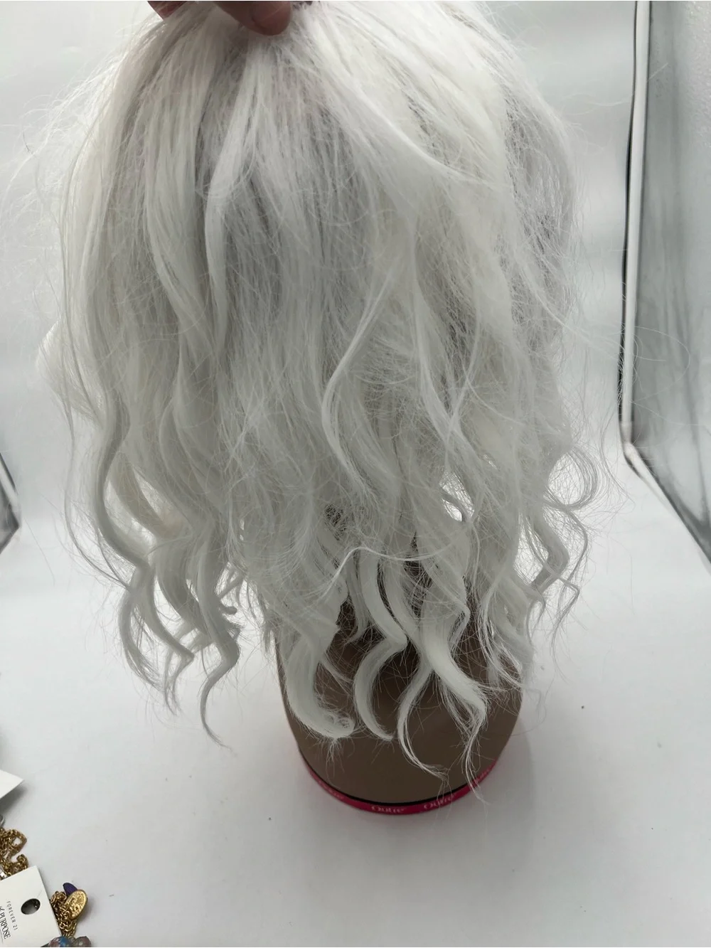 NWOT Women's White Short Wavy Synthetic Wig with Bangs Shoulder Length